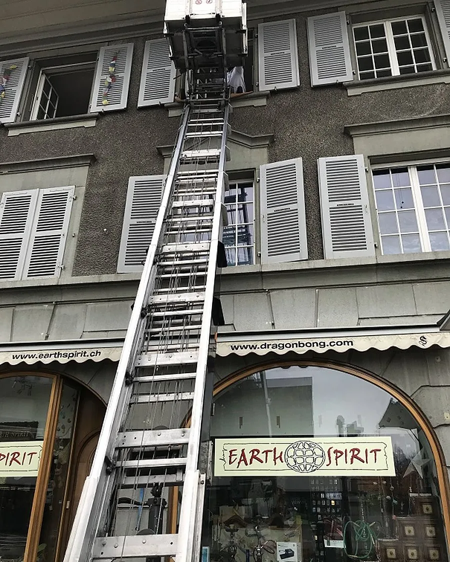 Möbellift bis in den dritten Stock eines Wohnhauses in Bern